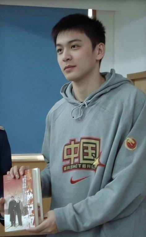 娱乐吃瓜酱帅哥视频,揭秘帅哥视频背后的故事 娱乐吃瓜酱帅哥视频,揭秘帅哥视频背后的故事