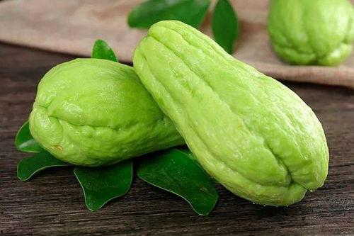 佛手瓜能粘大酱吃吗视频,大酱搭配，美味升级！